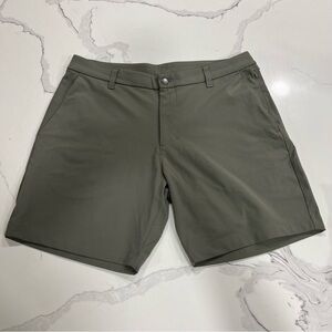 Men’s Lululemon 7” Commission Short size 33 Grey Sage